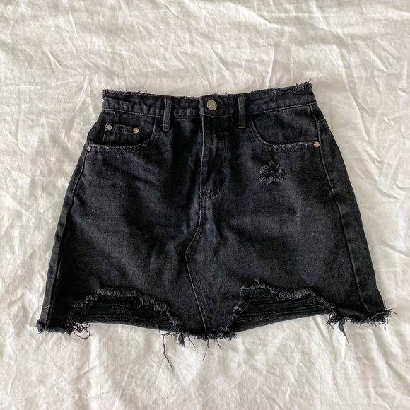 2/$40💜 CLOSET CLEAN OUT: Missguided denim skirt with rips - Picture 1 of 9